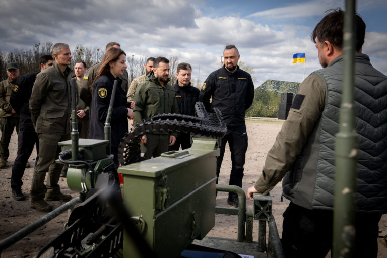Ukrainian Leadership Faces Criticism Amid Military Struggles and Escalating Russian Advances
