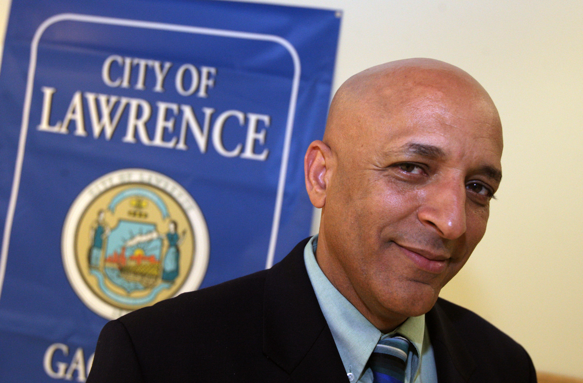 Lawrence Mayor’s English Struggles Persist Despite 40+ Years in the U.S.